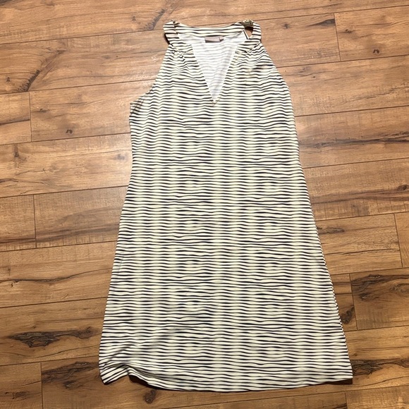 Ellie Kai Dresses & Skirts - Chic Striped Backless Dress